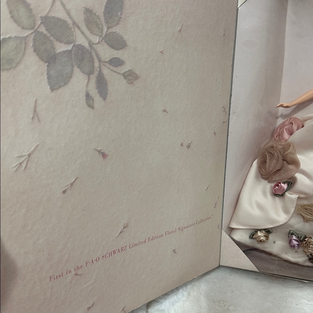 Antique Rose Barbie limited edition 1996 - Picture 3 of 3